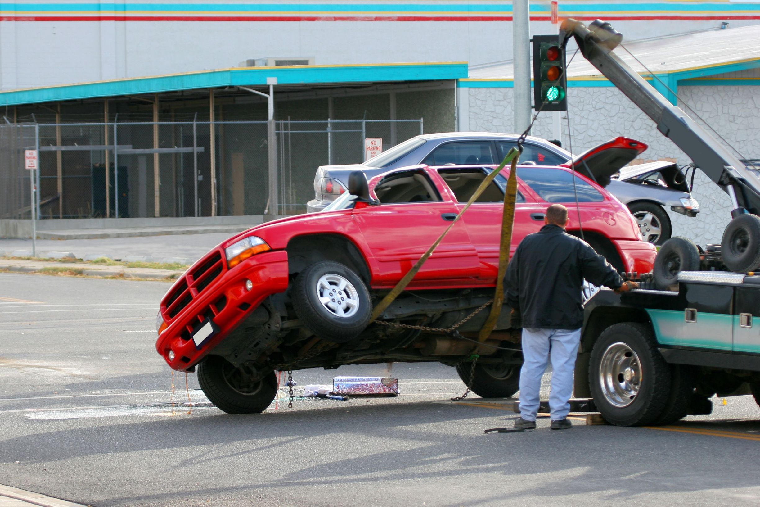 On the Hook: Understanding the Do’s and Don’ts of Car Towing Services